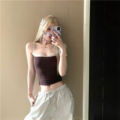 追梦的黎族女娃娃